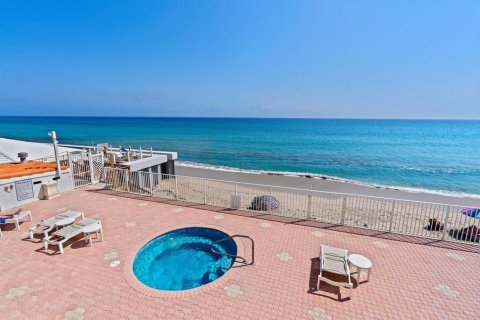 Condo in South Palm Beach, Florida, 3 bedrooms  № 2177087 - photo 23