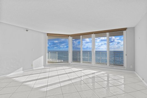 Condo in South Palm Beach, Florida, 3 bedrooms  № 2177087 - photo 5