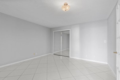 Condo in South Palm Beach, Florida, 3 bedrooms  № 2177087 - photo 21