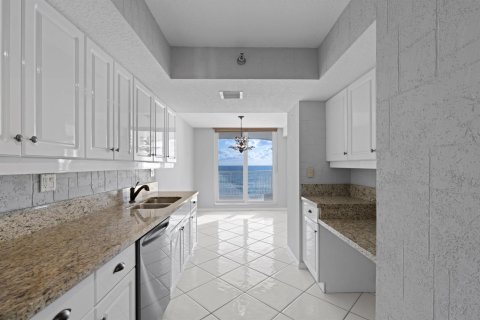 Condo in South Palm Beach, Florida, 3 bedrooms  № 2177087 - photo 9