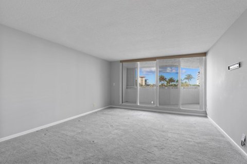 Condo in South Palm Beach, Florida, 3 bedrooms  № 2177087 - photo 14