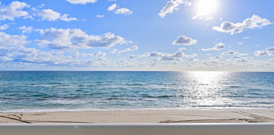Condo in South Palm Beach, Florida, 3 bedrooms  № 2177087