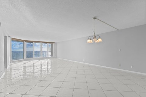 Condo in South Palm Beach, Florida, 3 bedrooms  № 2177087 - photo 7