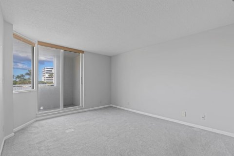 Condo in South Palm Beach, Florida, 3 bedrooms  № 2177087 - photo 19