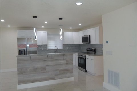 House in Okeechobee, Florida 3 bedrooms, 124.3 sq.m. № 1529350 - photo 18