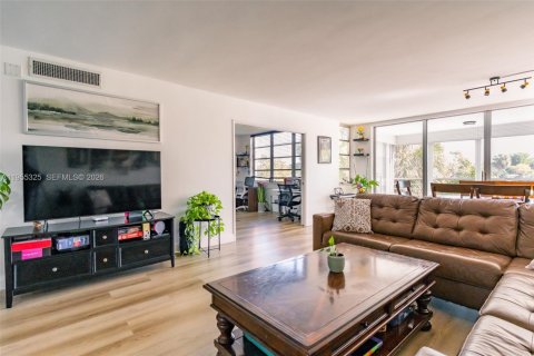 Condominio en venta en Pompano Beach, Florida, 3 dormitorios, 150.5 m2 № 2020733 - foto 9