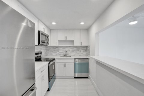 Copropriété à vendre à Lauderhill, Floride: 1 chambre, 72.74 m2 № 1972030 - photo 13
