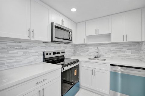 Copropriété à vendre à Lauderhill, Floride: 1 chambre, 72.74 m2 № 1972030 - photo 16