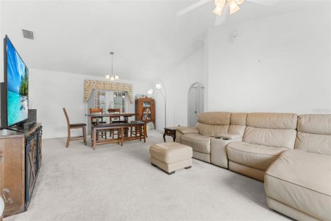 Villa ou maison à vendre à Sorrento, Floride: 3 chambres, 142.88 m2 № 1903923 - photo 11