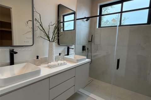 Villa ou maison à vendre à Miami, Floride: 4 chambres, 303.6 m2 № 2011187 - photo 21