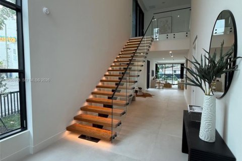 Villa ou maison à vendre à Miami, Floride: 4 chambres, 303.6 m2 № 2011187 - photo 14