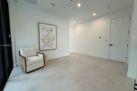Villa ou maison à vendre à Miami, Floride: 4 chambres, 303.6 m2 № 2011187 - photo 15