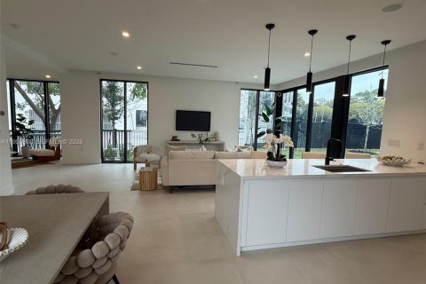 Villa ou maison à vendre à Miami, Floride: 4 chambres, 303.6 m2 № 2011187 - photo 6