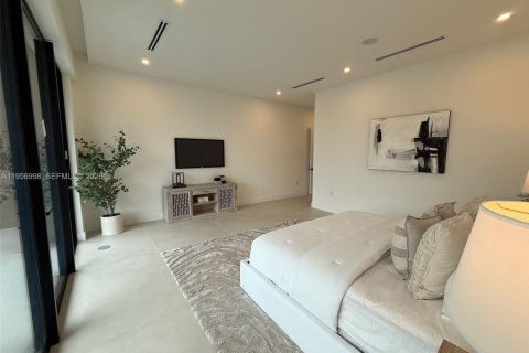 Villa ou maison à vendre à Miami, Floride: 4 chambres, 303.6 m2 № 2011187 - photo 18