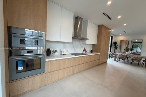 Villa ou maison à vendre à Miami, Floride: 4 chambres, 303.6 m2 № 2011187 - photo 8