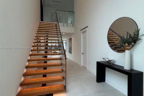 Villa ou maison à vendre à Miami, Floride: 4 chambres, 303.6 m2 № 2011187 - photo 13