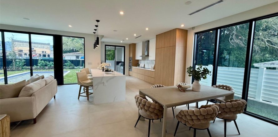 Villa ou maison à Miami, Floride 4 chambres, 303.6 m2 № 2011187