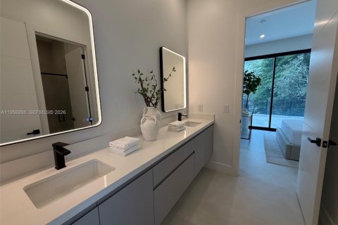 Villa ou maison à vendre à Miami, Floride: 4 chambres, 303.6 m2 № 2011187 - photo 28