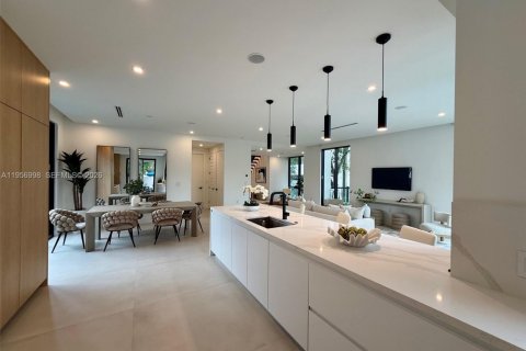 Villa ou maison à vendre à Miami, Floride: 4 chambres, 303.6 m2 № 2011187 - photo 7