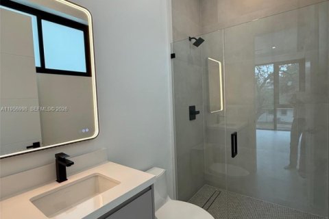 Villa ou maison à vendre à Miami, Floride: 4 chambres, 303.6 m2 № 2011187 - photo 24