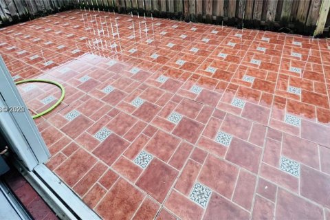 Touwnhouse à louer à Hialeah, Floride: 2 chambres, 94.76 m2 № 1995090 - photo 16