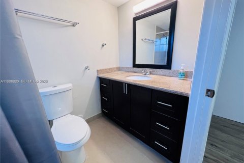 Adosado en alquiler en Hialeah, Florida, 2 dormitorios, 94.76 m2 № 1995090 - foto 9
