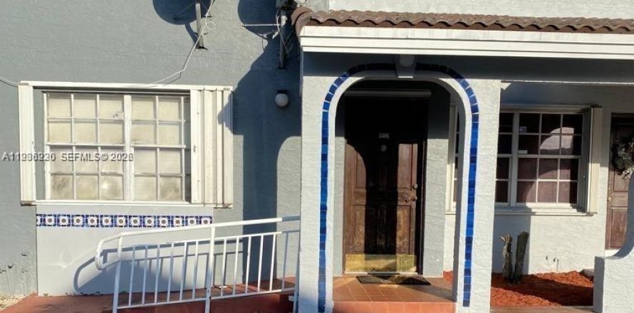 Adosado en Hialeah, Florida 2 dormitorios, 94.76 m2 № 1995090