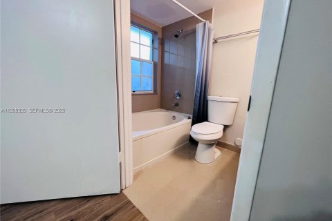 Adosado en alquiler en Hialeah, Florida, 2 dormitorios, 94.76 m2 № 1995090 - foto 10