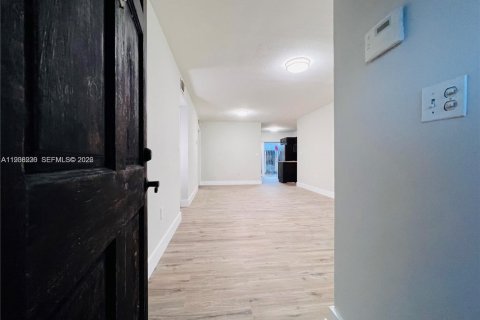 Adosado en alquiler en Hialeah, Florida, 2 dormitorios, 94.76 m2 № 1995090 - foto 2