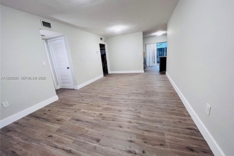 Adosado en alquiler en Hialeah, Florida, 2 dormitorios, 94.76 m2 № 1995090 - foto 3