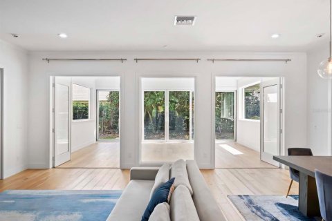 Casa en venta en Orlando, Florida, 4 dormitorios, 268.49 m2 № 2144661 - foto 9