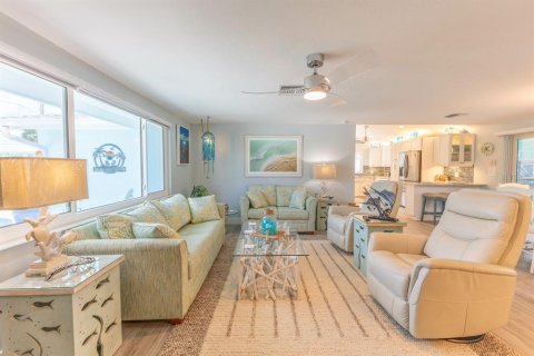 House in Englewood, Florida 4 bedrooms, 146.69 sq.m. № 1558785 - photo 28