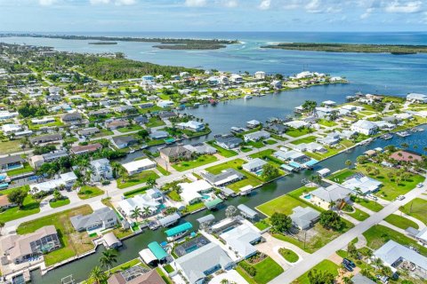 House in Englewood, Florida 4 bedrooms, 146.69 sq.m. № 1558785 - photo 17