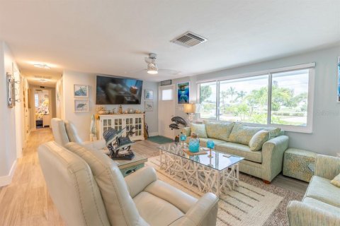 House in Englewood, Florida 4 bedrooms, 146.69 sq.m. № 1558785 - photo 29