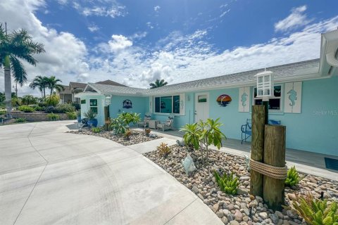 House in Englewood, Florida 4 bedrooms, 146.69 sq.m. № 1558785 - photo 3