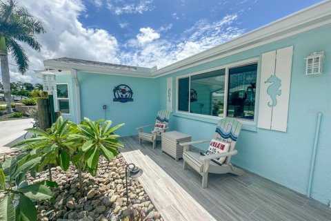 House in Englewood, Florida 4 bedrooms, 146.69 sq.m. № 1558785 - photo 6