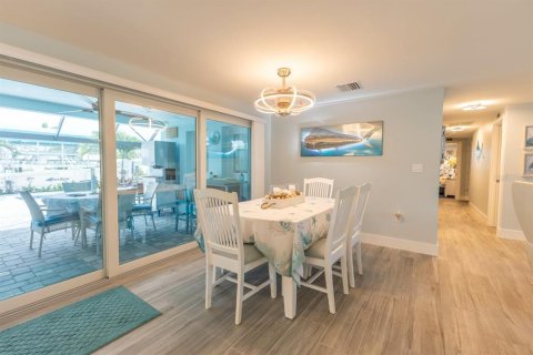 House in Englewood, Florida 4 bedrooms, 146.69 sq.m. № 1558785 - photo 30