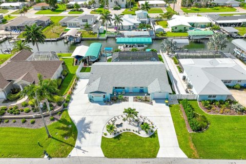 House in Englewood, Florida 4 bedrooms, 146.69 sq.m. № 1558785 - photo 10