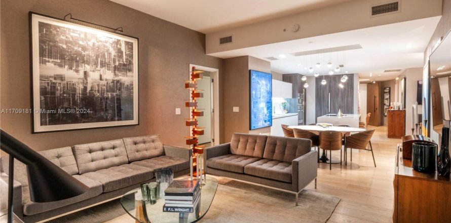 Condominio en Miami, Florida, 3 dormitorios  № 1702673