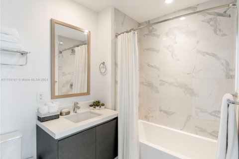 Condominio en venta en Miami, Florida, 3 dormitorios, 201.78 m2 № 1702673 - foto 27