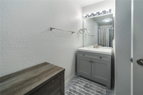 Copropriété à vendre à North Miami Beach, Floride: 3 chambres, 109.81 m2 № 2053843 - photo 18