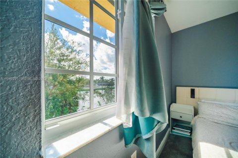 Copropriété à vendre à North Miami Beach, Floride: 3 chambres, 109.81 m2 № 2053843 - photo 20