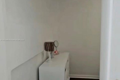 Condo in Miami Beach, Florida, 1 bedroom  № 1960927 - photo 6