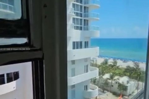 Condo in Miami Beach, Florida, 1 bedroom  № 1960927 - photo 8