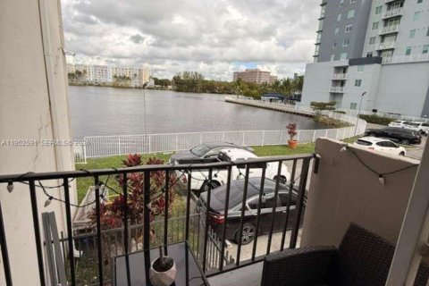 Купить кондоминиум в Майами, Флорида 2 спальни, 82.5м2, № 2054482 - фото 9