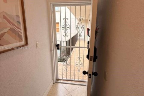 Купить кондоминиум в Майами, Флорида 2 спальни, 82.5м2, № 2054482 - фото 14