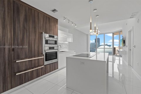 Condominio en venta en Miami, Florida, 1 dormitorio, 108.97 m2 № 2033257 - foto 3