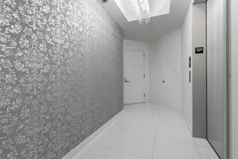 Condominio en venta en Miami, Florida, 1 dormitorio, 108.97 m2 № 2033257 - foto 26