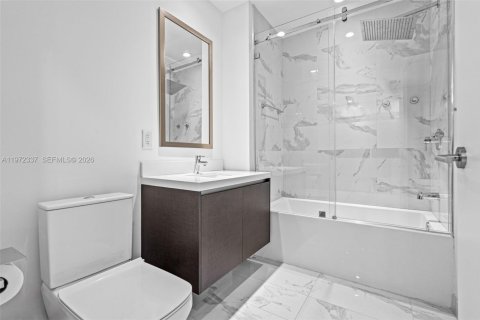 Condominio en venta en Miami, Florida, 1 dormitorio, 108.97 m2 № 2033257 - foto 16