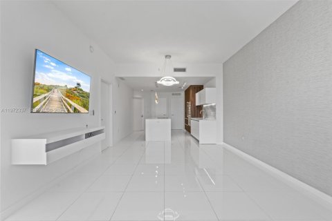 Condominio en venta en Miami, Florida, 1 dormitorio, 108.97 m2 № 2033257 - foto 10